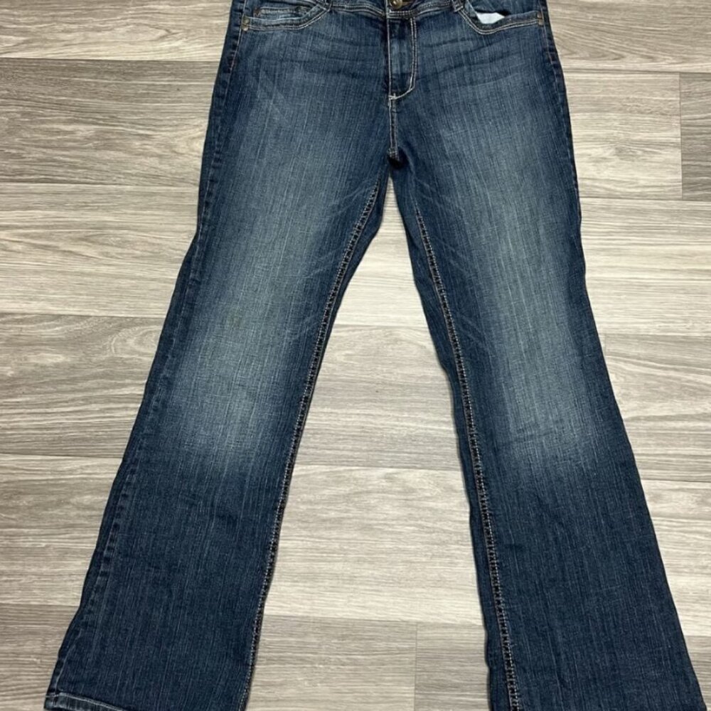 Vintage Y2K Lei Flare Jean Womens 32x30 Capri Embroidered Sophia Hipster WideLeg